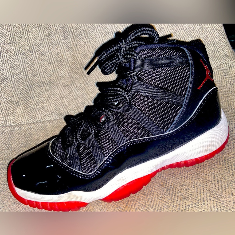 Jordan Retro 11 Classic Red